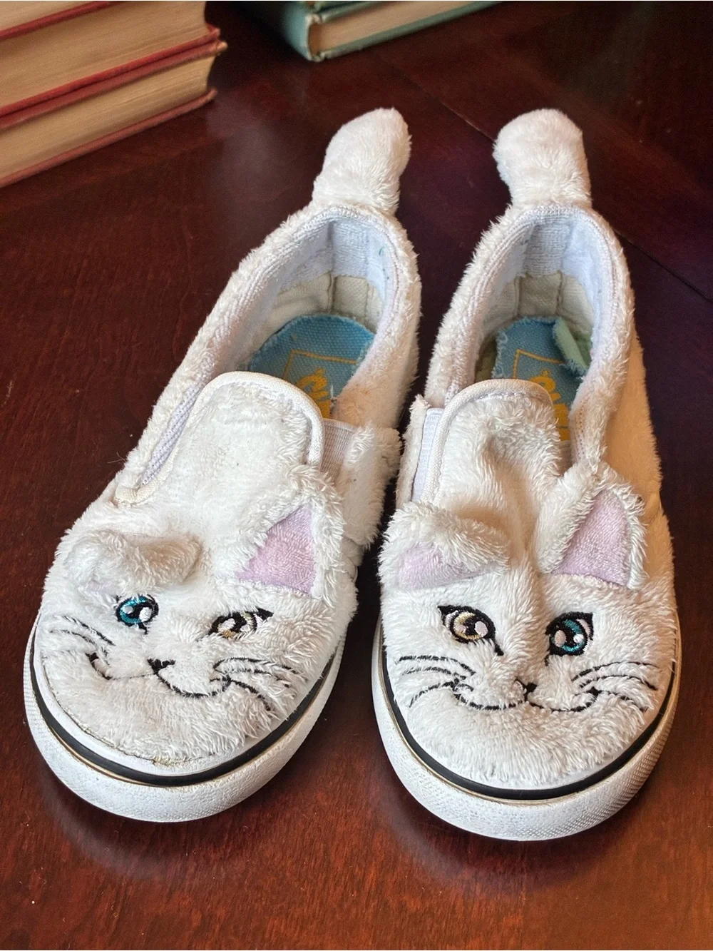 Vans Slip-On V Cat White Faux Fur Toddler Girls Shoes Sneakers Size 9 TODDLER
